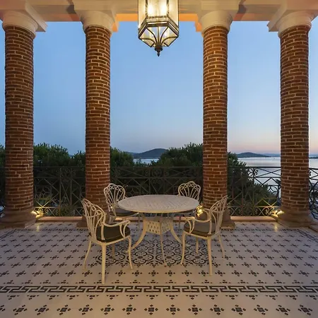 Hotel Cunda Callisto Despot Evi 12 Yas Ve Uezeri 2*
