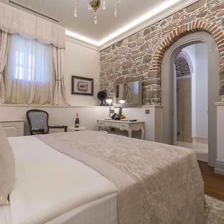 Hotel Cunda Callisto Despot Evi 12 Yas Ve Uezeri Cunda