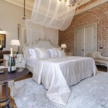 Hotel Cunda Callisto Despot Evi 12 Yas Ve Uezeri 2*