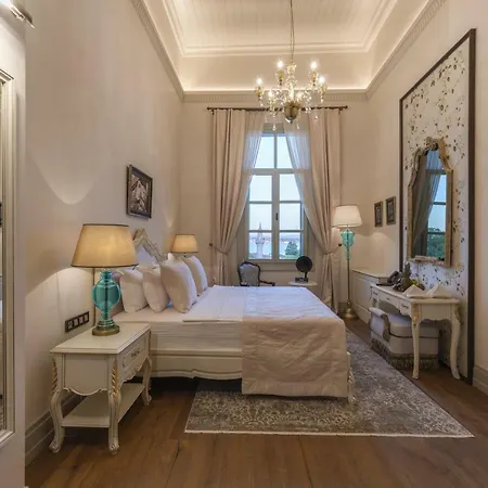 Hotel Cunda Callisto Despot Evi 12 Yas Ve Uezeri